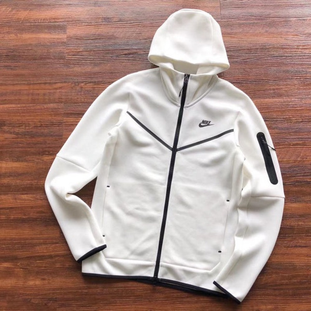 Men’s white Nike tech